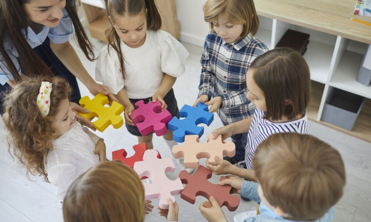7 Ways To Promote Collaboration & Keep Kids Engaged