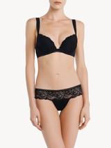 Perizoma in Lycra® nera con pizzo Leavers_1