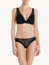 Reggiseno a triangolo in Lycra® nera e pizzo Leavers_1
