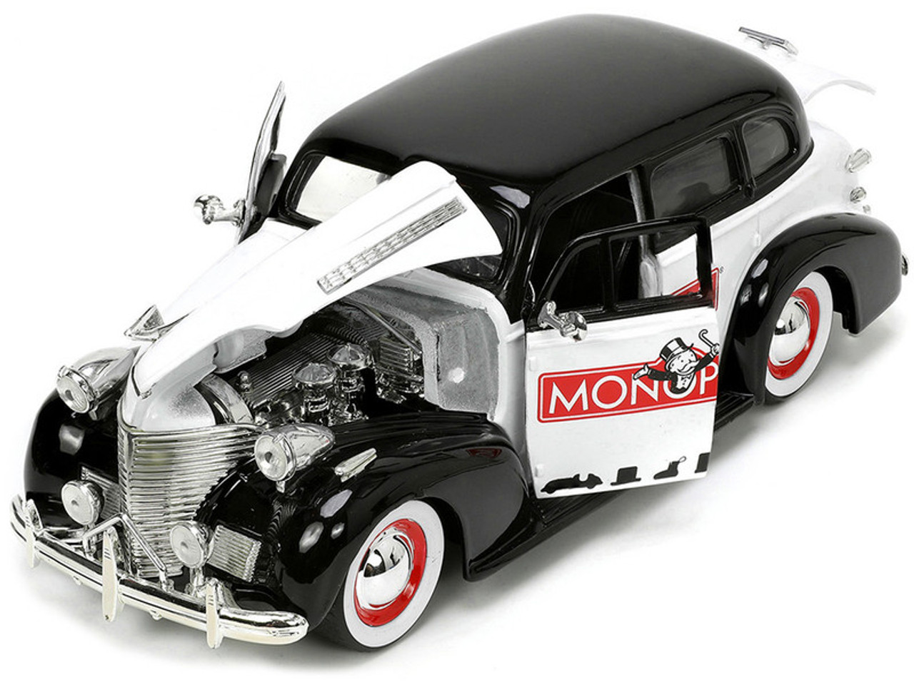 1939 Chevrolet Master Deluxe Black and White 