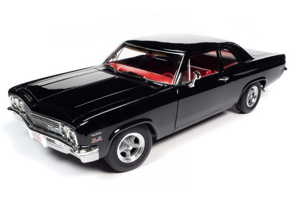 1966 CHEVROLET BISCAYNE 2-DOOR COUPE (NICKEY) 1/18 Model Car  Autoworld