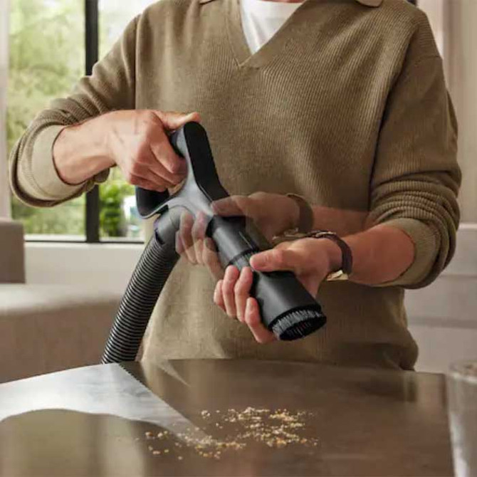 Dusting brush extends from handle