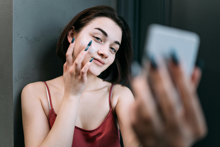 The Future of Sunscreen: FDA Innovations, SPF Tech & Global Trends