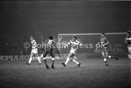 22645593-Kenny Dalglish put in a guest appearance with his old