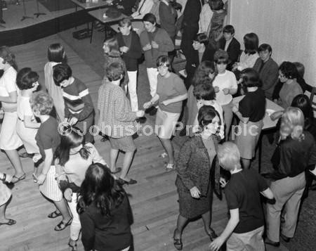 23458979-Teenagers dancing in the International Club in Princes