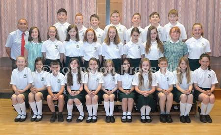 34908240The P7 pupils of Moyallon Primary School pictured with school