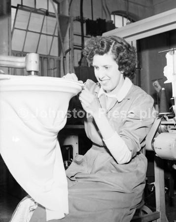 20920414-Munrospun Knitwear factory at Restalrig Calleen Carmichael puts edge on the neckline of a cardigan