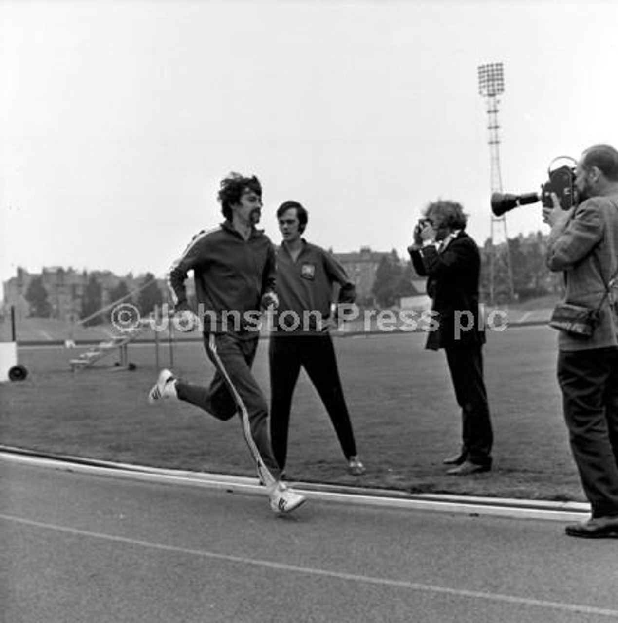 20236216-Athlete David Bedford at Meadowbank stadium in Edinburgh in  September 1971