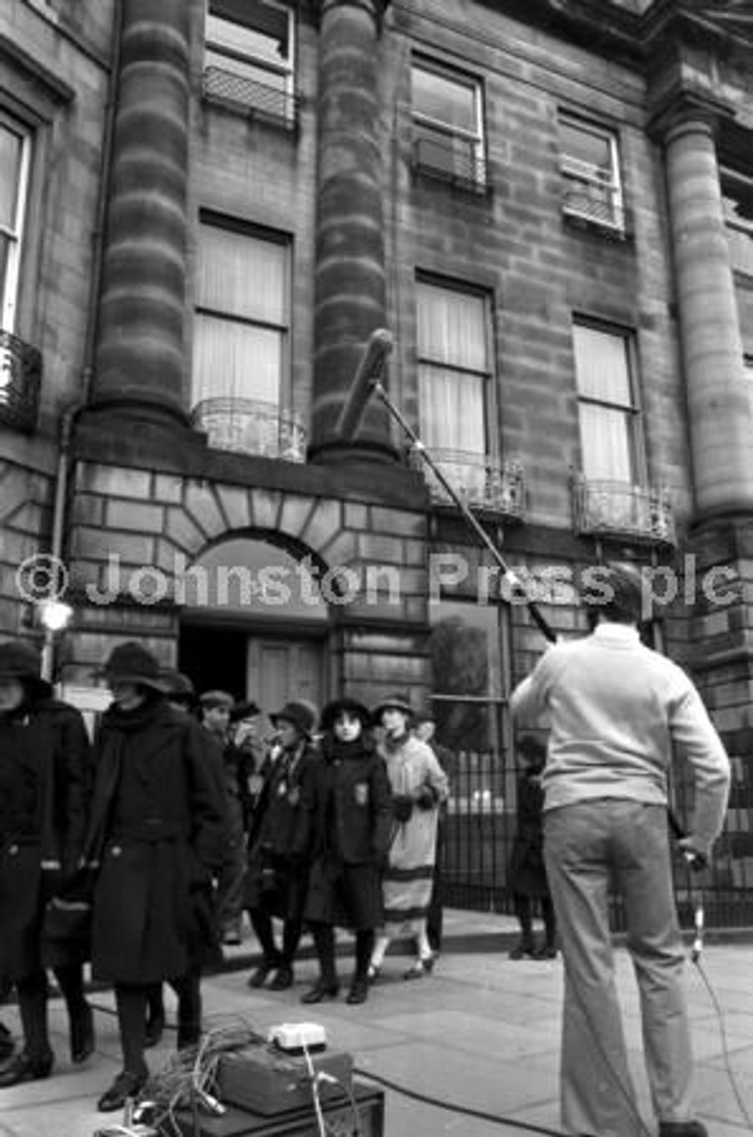 20243082 STV filming their TV series The Prime of Miss Jean Brodie