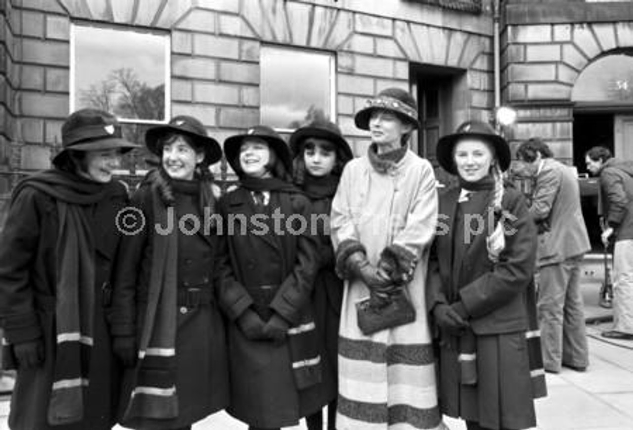 20243083 STV filming their TV series The Prime of Miss Jean Brodie in Moray Place Edinburgh in April 1977. Actress Geraldine McEwan and Miss Brodie s