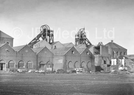Hickleton Colliery 38461630-Hylton Castle October 1972 old ref number 43-6344 CAPTION ...