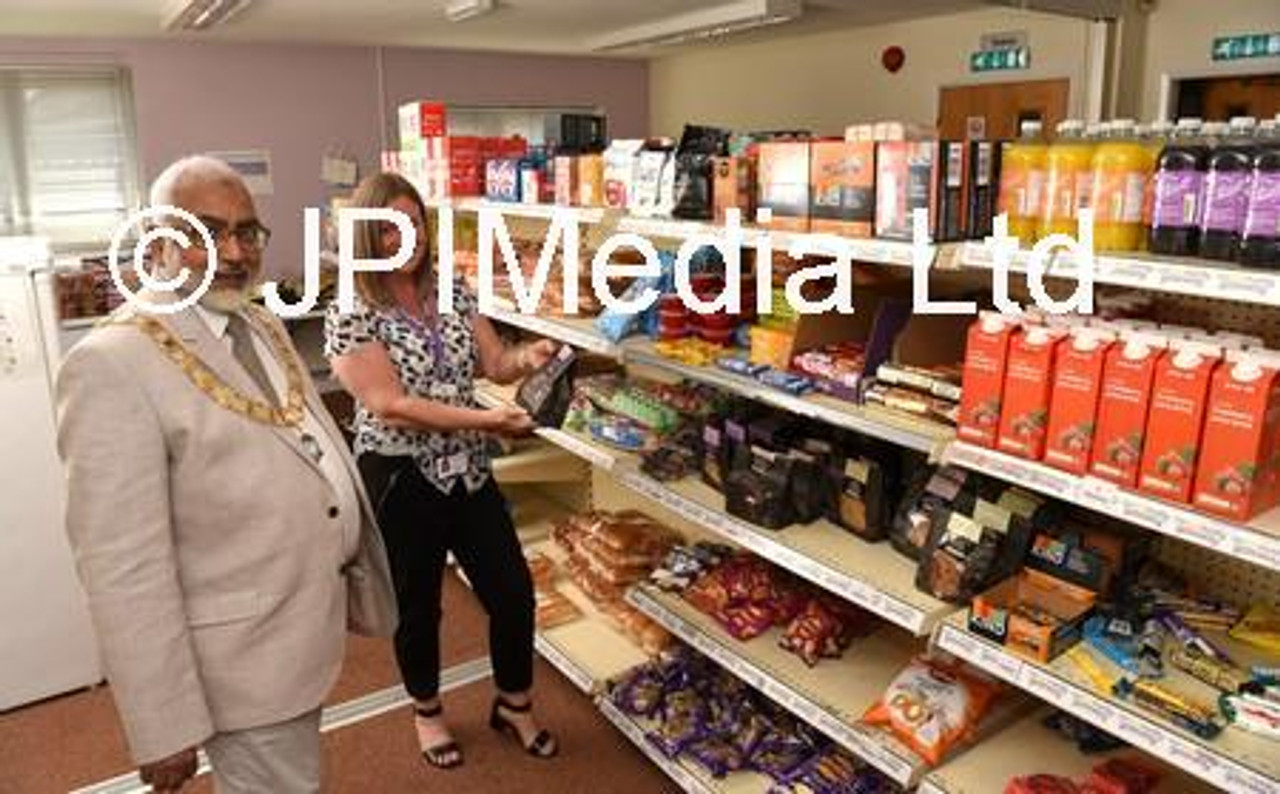 39058167-Photo Neil Cross; Purple Pantry food market celebrates its first  birthday - The Mayor of Preston, Coun Javed Iqbal, with Julie Lee of  Community Gateway - National World | Newsprints