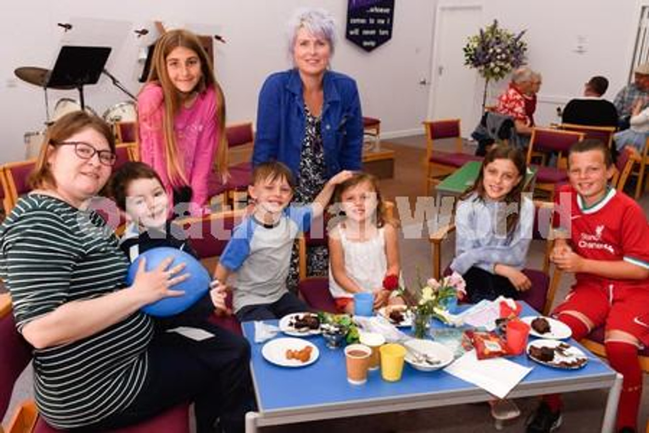 39461725-Pictured is: Elaine, Leo, 5, Mandie, 10, Able, 4, Chanade, Enya,  4, Eden, 9, and Oakley, 11. Picture: Keith Woodland 030621-19 - National  World | Newsprints