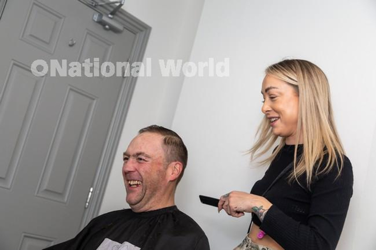 39631587-Richard Claughton gets his hair cut by Shannon Croxford 27 .  Picture: Mike Cooter 181222 - National World | Newsprints