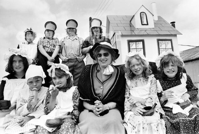 39648379Finedon Carnival 1979 Northants Telegraph 1979 retro