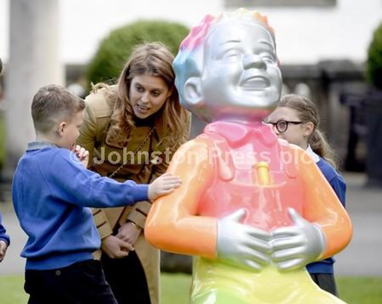 37835117 Pic Lisa Ferguson 17 06 2019 HER ROYAL HIGHNESS PRINCESS BEATRICE with Prestonfield Primary pupils Jack Punton 9 Cody Boyle 8 and Alyssa