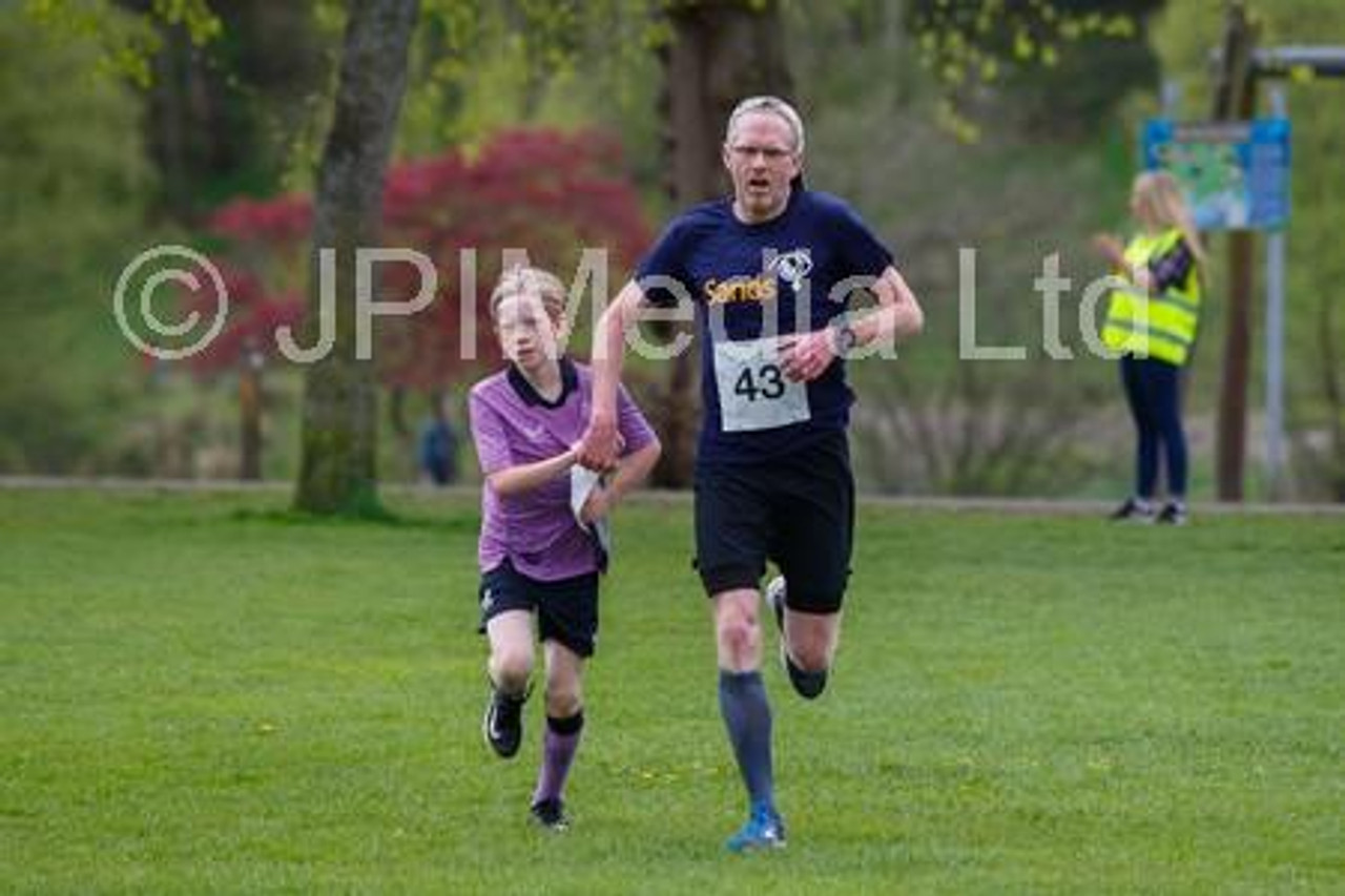 39428396 Callendar Park 5k run for Sands 01 05 22 Winners Brodie Stevenson and Craig Smith