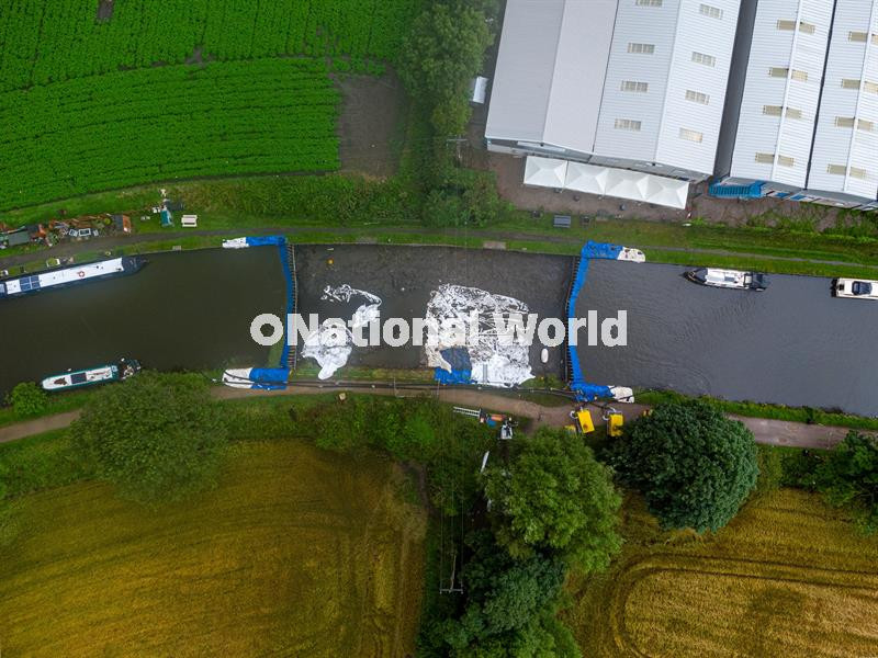 39826148Dams have been installed on a section of the Leeds and Liverpool canal between Crabtree