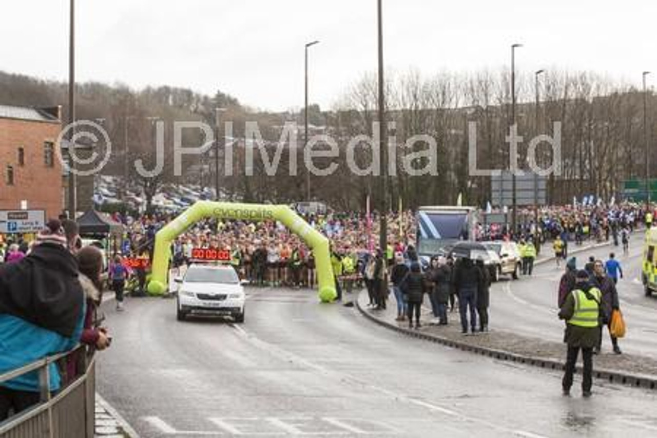 39343887 Dewsbury 10k Road Race National World Newsprints   39343887  40188.1663386921 