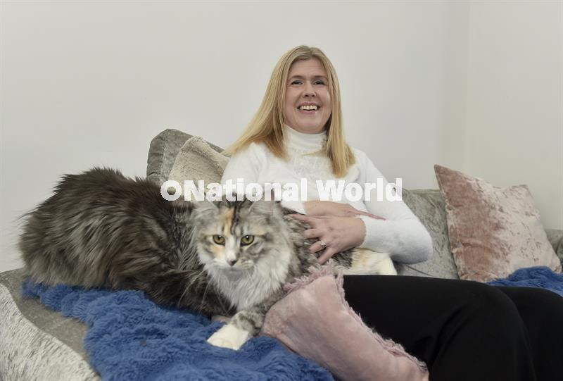 40104585-Clare Poole (44) from Portsmouth, suffers with an