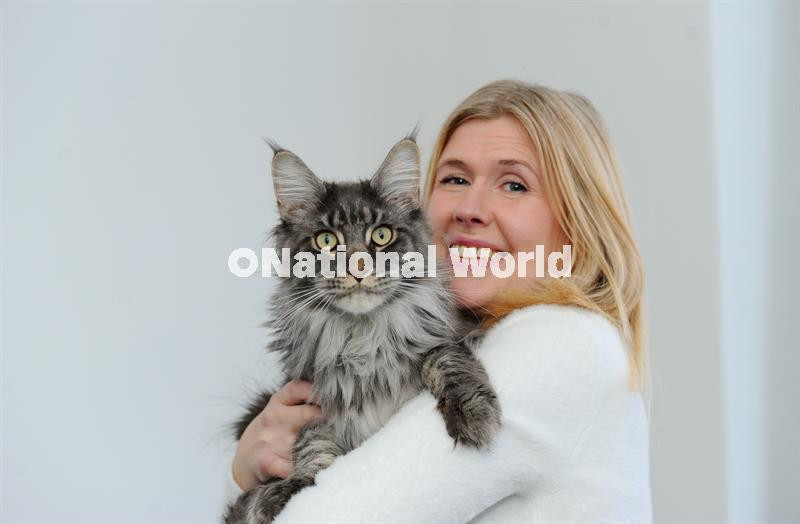 40104584-Clare Poole (44) from Portsmouth, suffers with an