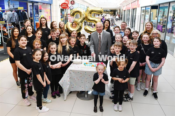 40262784-12-04-2025. Picture Michael Gillen. FALKIRK. Howgate Shopping ...
