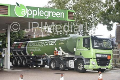 39144329-Petrol queues at Applegreen at Stanground waiting for the ...