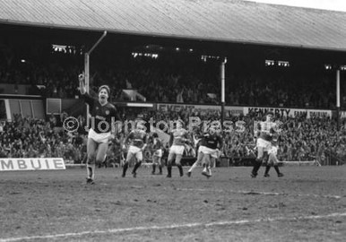 20384625-John Robertson left celebrates after scoring Hearts Sandy ...