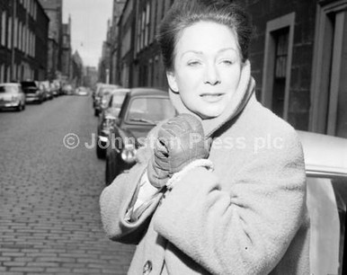 23443982-Actress Jean Kent in Edinburgh 1966. - National World | Newsprints