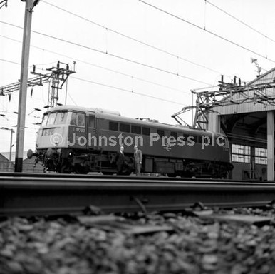 20235270-The first electric locomotive trains arrive at Glasgow for the ...