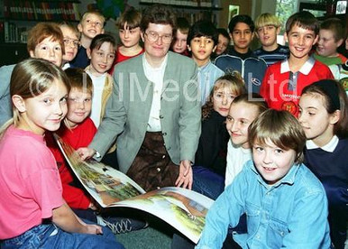 39357714-Town Fields Primary School pupils took part in a reading ...