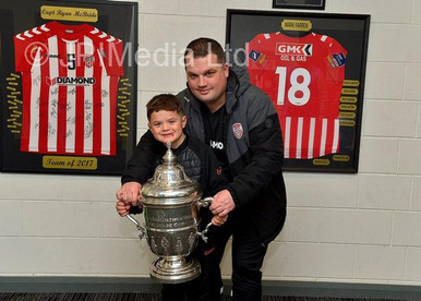 39622329-Derry City fans Caleb Toland and his dad Ritchie pictured with ...