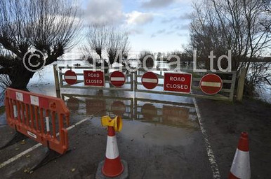 38894421 Flooding at the B1040 Whittlesey Wash road between Whittlesey and Thorney