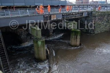 39356896-The River Aire at Leeds City Station as work men check for ...