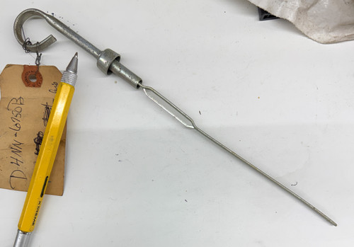 D4NN6750B Ford INDICATOR Dipstick, C9NN6750A, D4NN6750B, D6NN6750B, E9NN6750BA3918846, 3982499, New Holland 81822073, 83905287, 83918846 Replaced by 83982499.