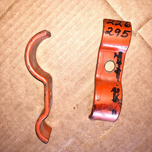 70226295 AGCO Allis-Chalmers Gauge BRACKET