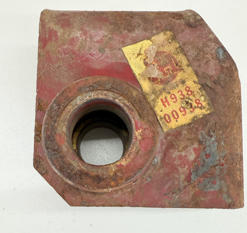 H938, 00938 New Holland BRACKET and BUSHING