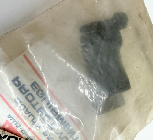 70236337 AGCO 236337 Allis-Chalmers Brush HOLDER, 837542M91.