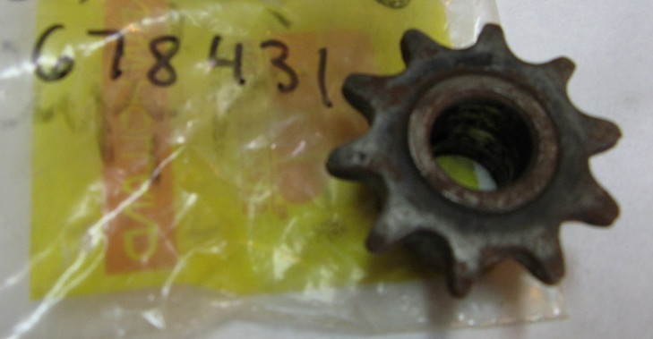 678431 Lawn Boy - Toro 10 Tooth Sprocket
