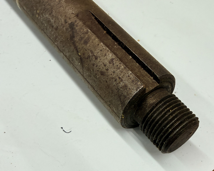 27619 New Holland  Spindle 9.50"L, 80027619.