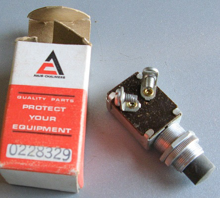 70228329 AGCO Allis-Chalmers Push Button SWITCH