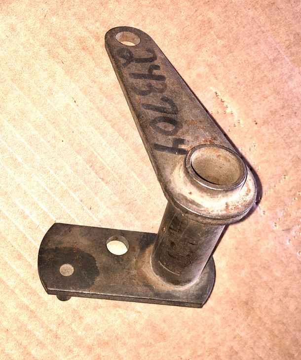 70243704 AGCO Allis-Chalmers LEVER