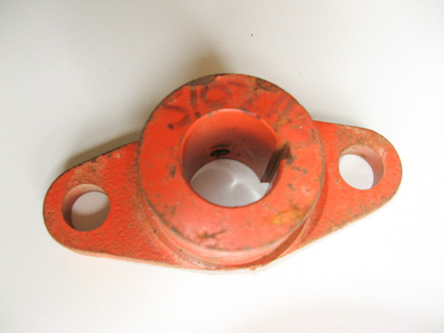 70510243 AGCO Allis-Chalmers 1.25"ID HOLDER Hub