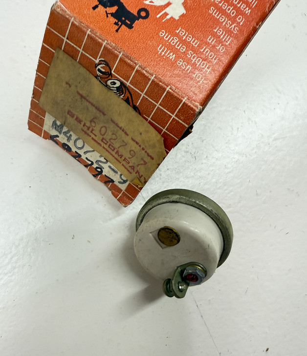 Hobbs M4072-9 Vacuum SWITCH, Gehl 602797, CNH IH 75825C1