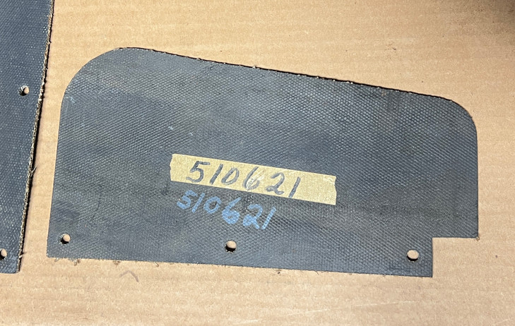 70510621 AGCO Allis-Chalmers  Rubber SHIELD