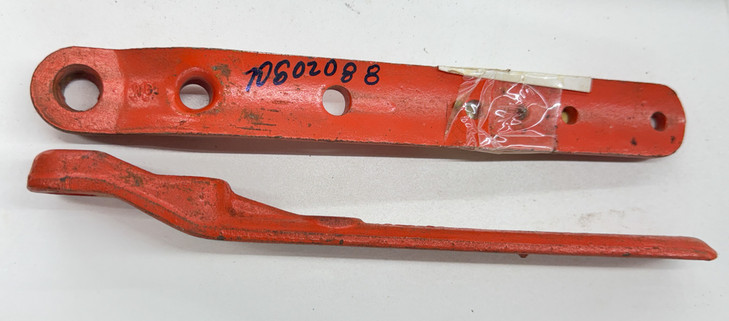 70802088 AGCO Allis-Chalmers Pitman STRAP, 802088 Casting Number. Fits 3, 5, B, C, WC, 80, 82 Series sickle mowers.