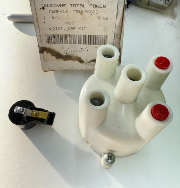 YQ28 Wisconsin Distributor Cap and Rotor 4 Cylinder