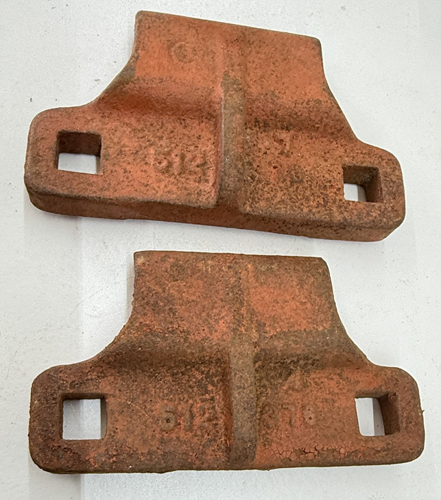 70512378 AGCO 512378 Allis-Chalmers Hold Down CLIP