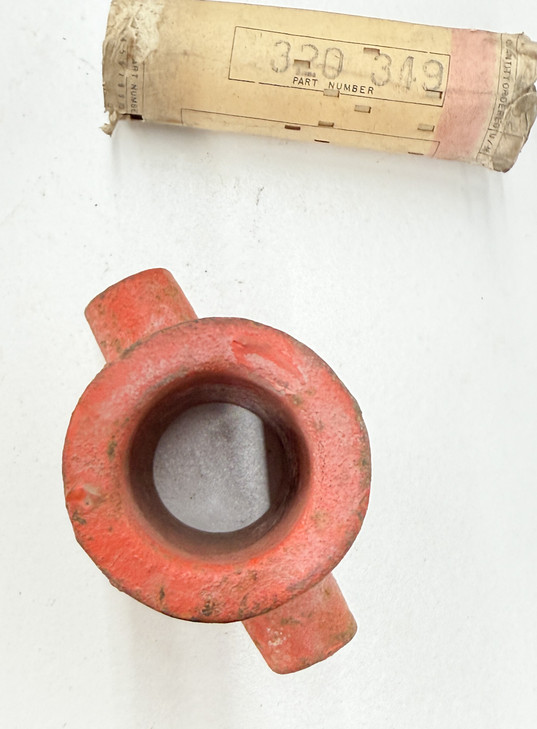 70320349 AGCO 320349 Allis-Chalmers TRUNNION