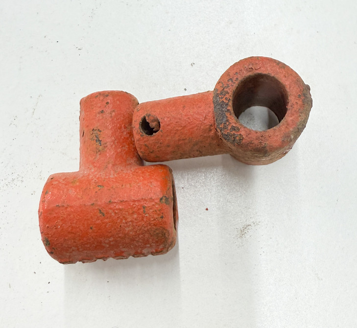 70327965 AGCO 327965 Allis-Chalmers Lift TRUNNION